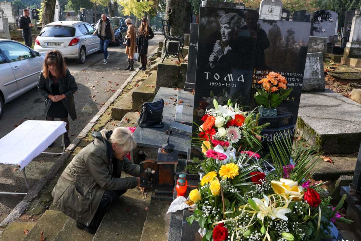 Pomen Tomi Zdravkoviću Toma Zdravković godišnjicaCentralno Groblje Goca i porodica (6).jpeg