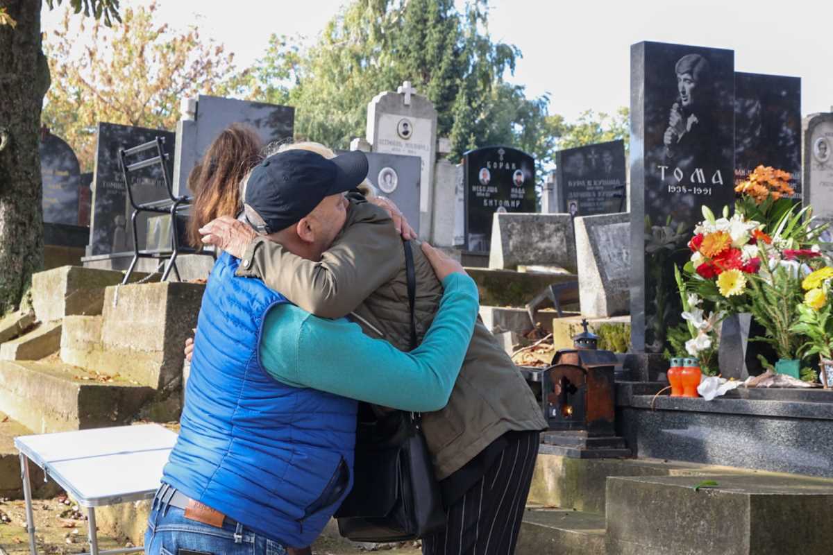 Pomen Tomi Zdravkoviću Toma Zdravković godišnjicaCentralno Groblje Goca i porodica (5).jpeg