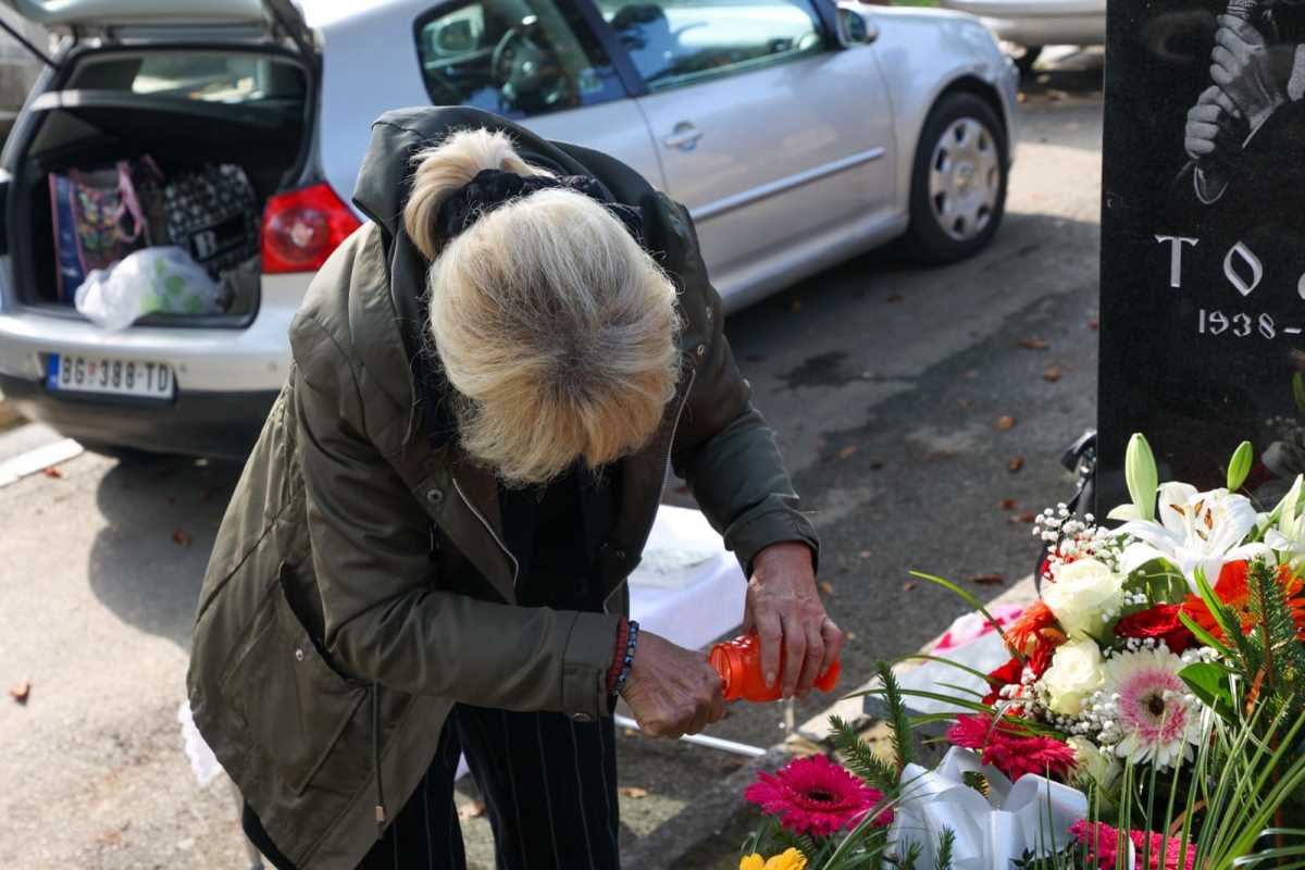Pomen Tomi Zdravkoviću Toma Zdravković godišnjicaCentralno Groblje Goca i porodica (3).jpeg