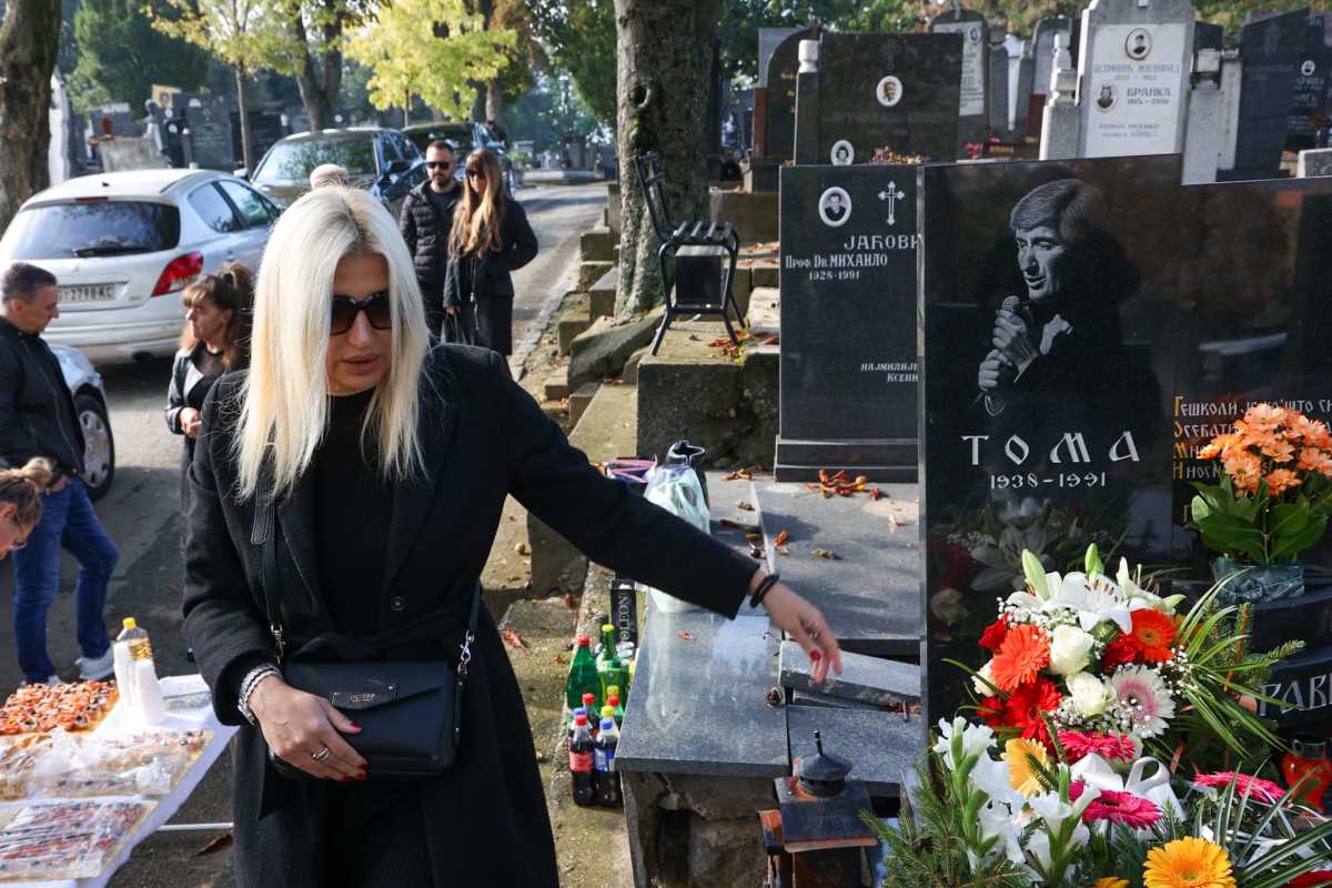 Pomen Tomi Zdravkoviću Toma Zdravković  godišnjica Centralno Groblje Goca i porodica.jpeg