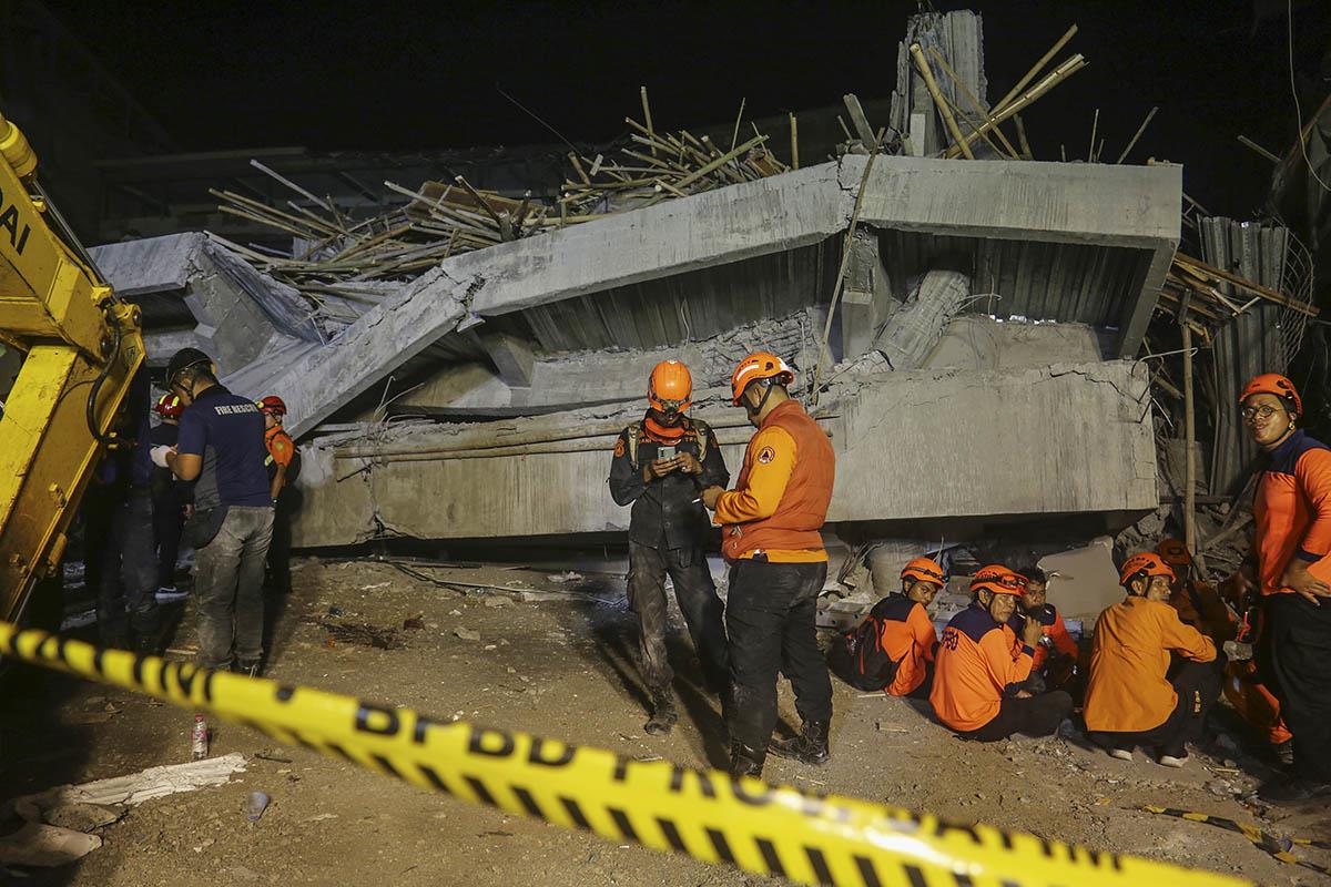 Indonezija Srušena zgrada škola (44).jpg