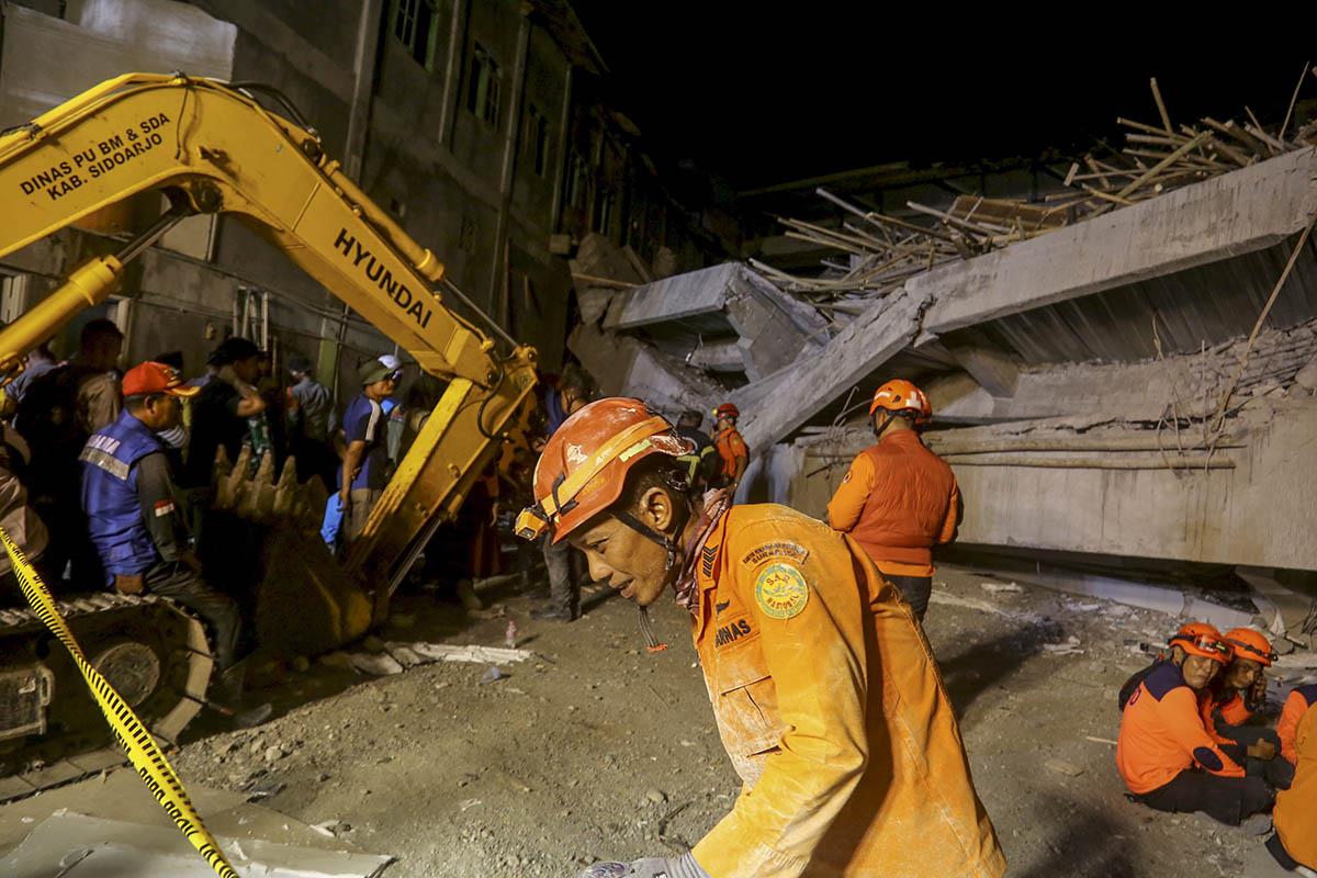 Indonezija Srušena zgrada škola (42).jpg