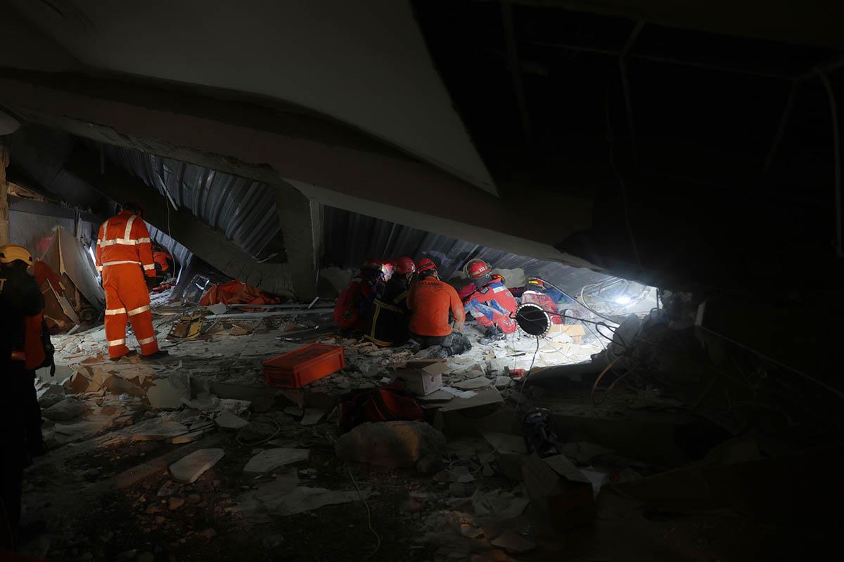 Indonezija Srušena zgrada škola (38).jpg