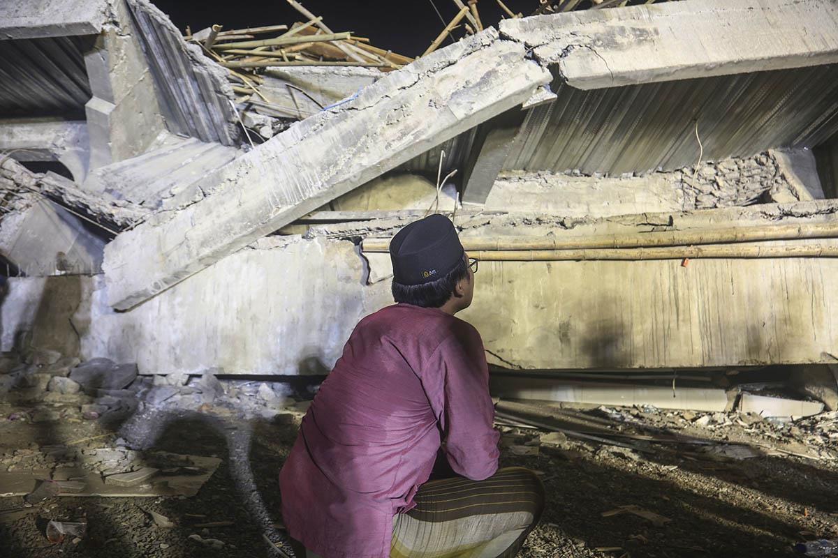 Indonezija Srušena zgrada škola (35).jpg