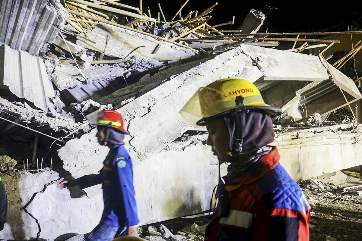 Indonezija Srušena zgrada škola (31).jpg