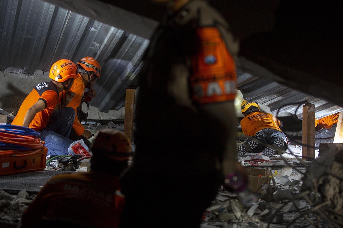 Indonezija Srušena zgrada škola (27).jpg