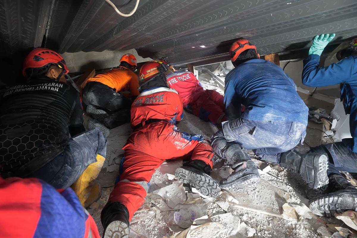 Indonezija Srušena zgrada škola (26).jpg