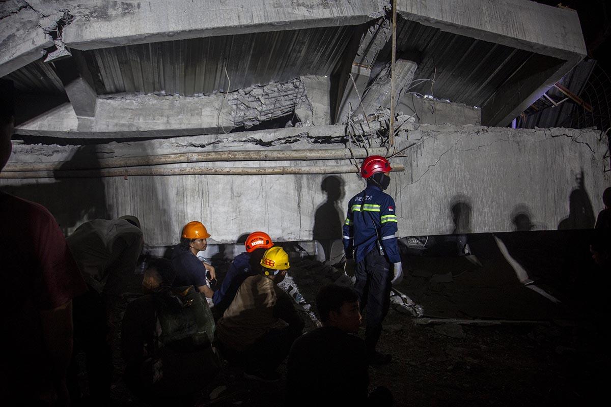 Indonezija Srušena zgrada škola (21).jpg