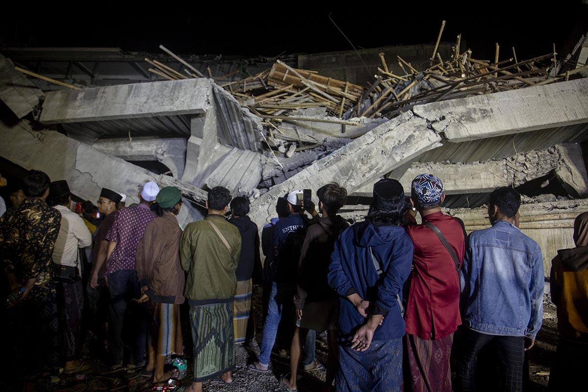 Indonezija Srušena zgrada škola (17).jpg