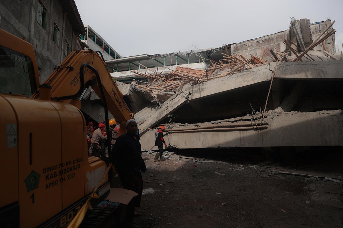 Indonezija Srušena zgrada škola (12).jpg