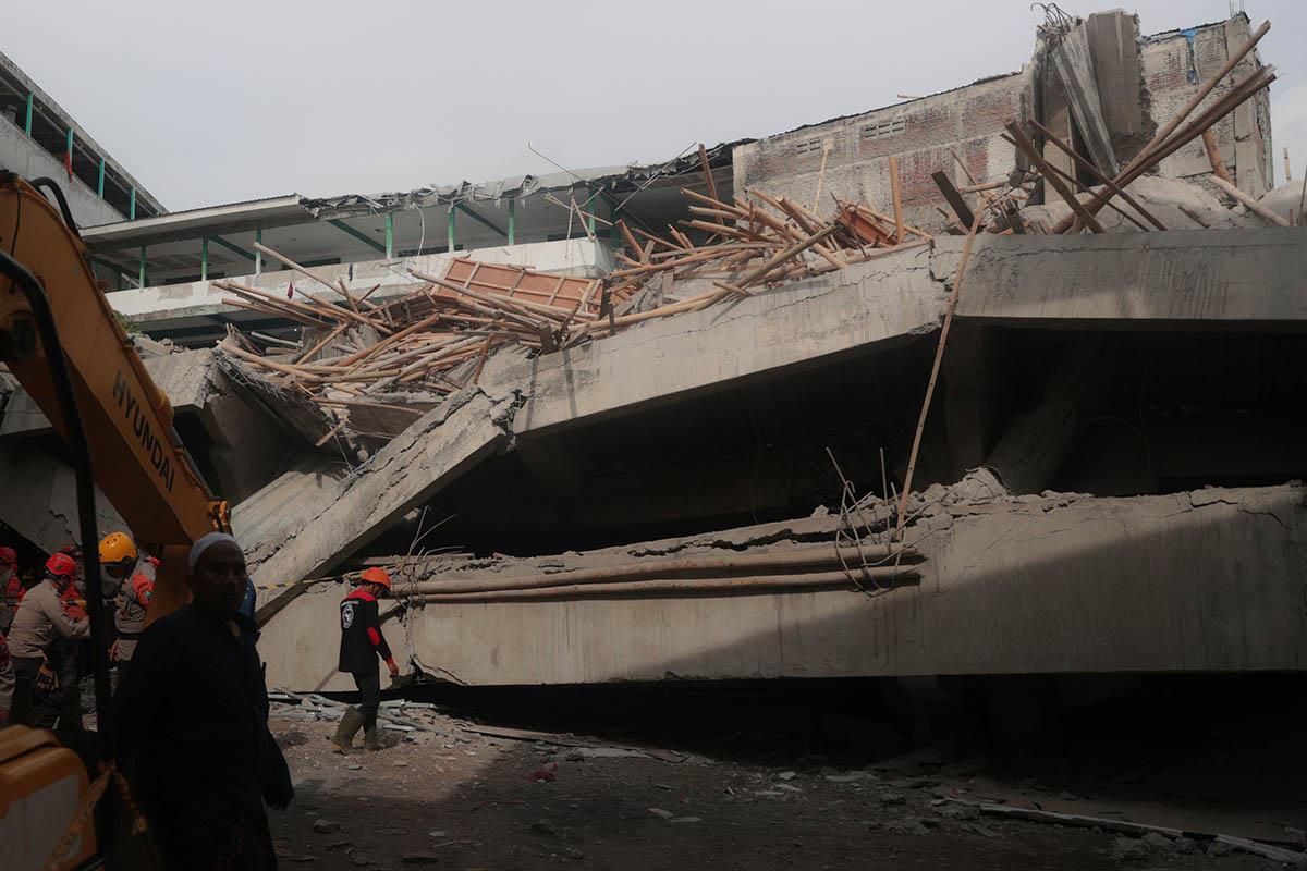 Indonezija Srušena zgrada škola (6).jpg