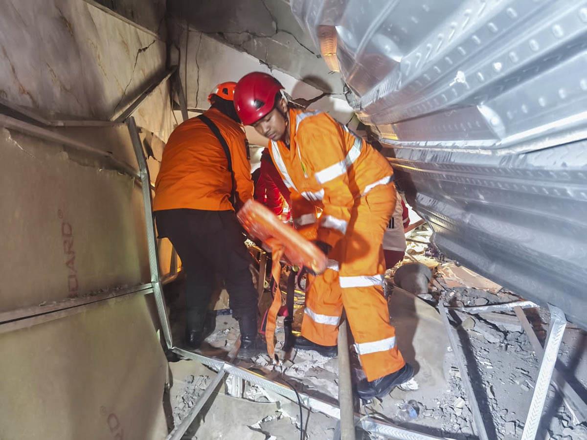 Indonezija Srušena zgrada škola (4).jpg