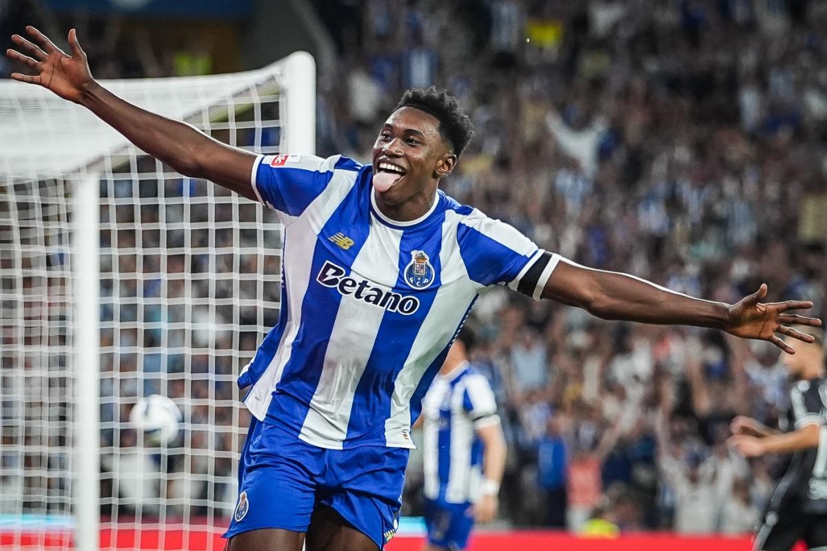 Samu Agehova, fudbaler Porta