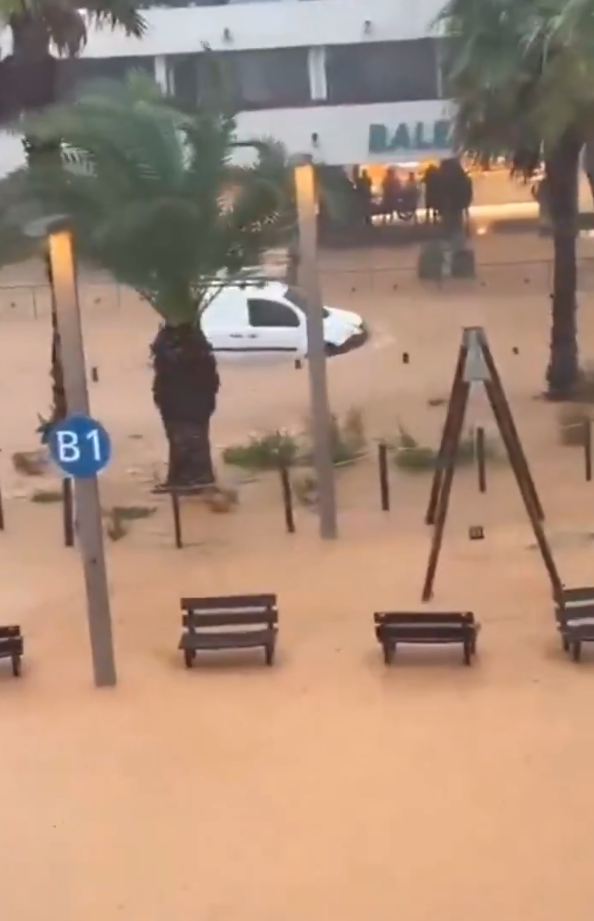 2025-09-30 15_54_41-La Chaîne Météo on X_ _⛈️⛈️Des #orages diluviens touchent l'île d'Ibiza aux #Bal.png