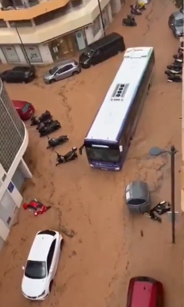 2025-09-30 15_54_28-La Chaîne Météo on X_ _⛈️⛈️Des #orages diluviens touchent l'île d'Ibiza aux #Bal.png
