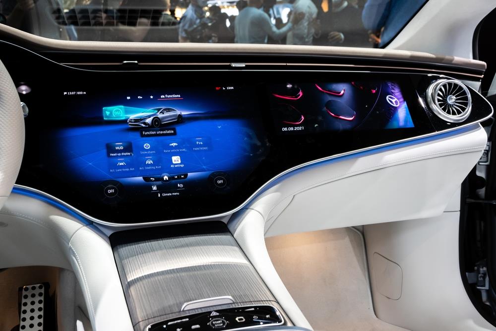 Mercedes EQS (4).jpg