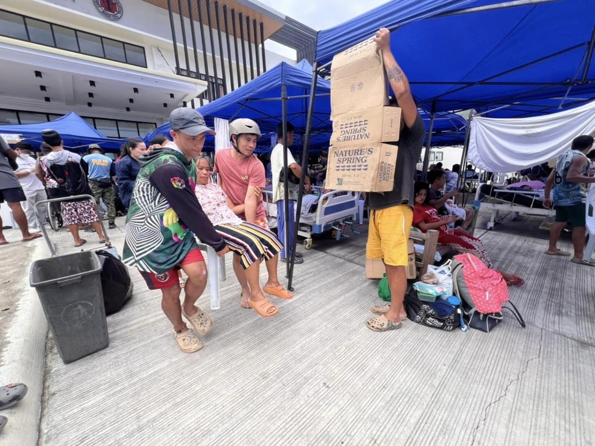 Filipini04 EPA Juanito Espinosa.jpg