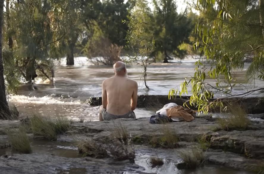 Teo napustio juvelirnicu da bi živeo u divljini (2).png