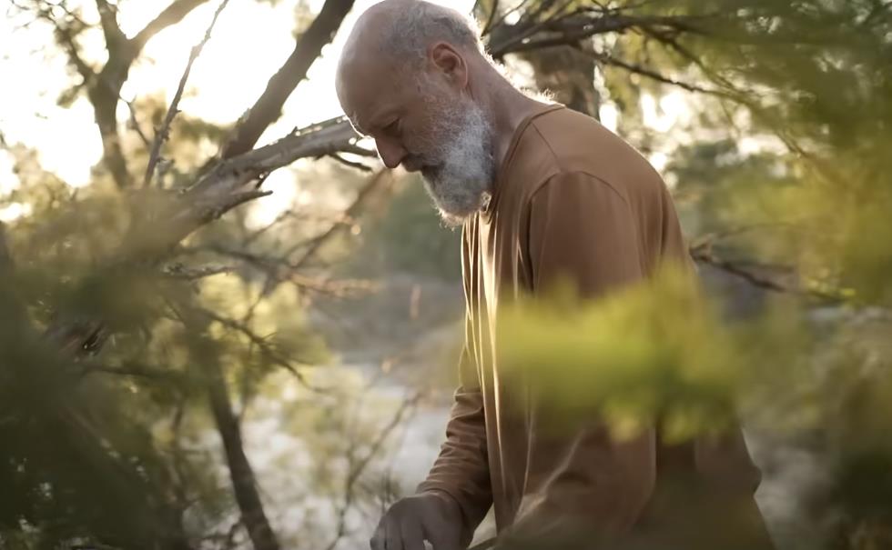 Teo napustio juvelirnicu da bi živeo u divljini (3).png