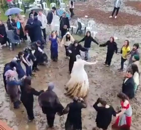 svadba u blatu (1).jpg