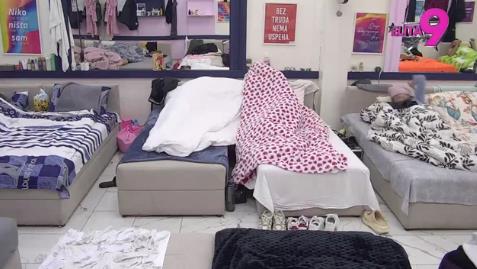 Asmin Durdžić i Mina Vrbaški ispod jorgana