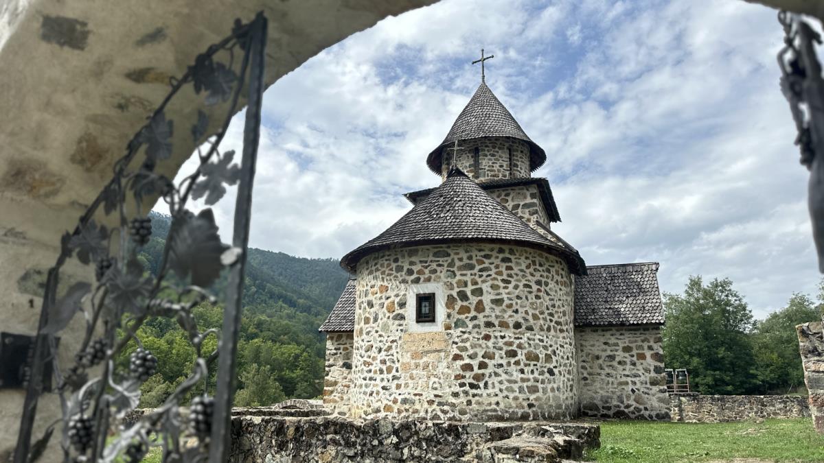 1759664470_manastir-uvac-fotorina3.jpg