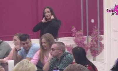 "IMA TRAUME IZ DETINJSTVA, OCA SE STIDI" Desio se haos u Eliti, isplivali šok detalji na videlo: Unakazio me je
