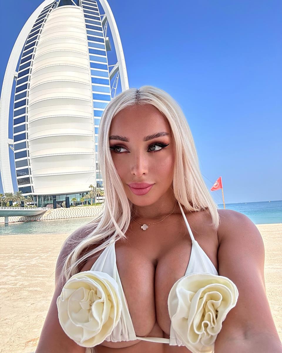 Danijela Čavez na letovanju