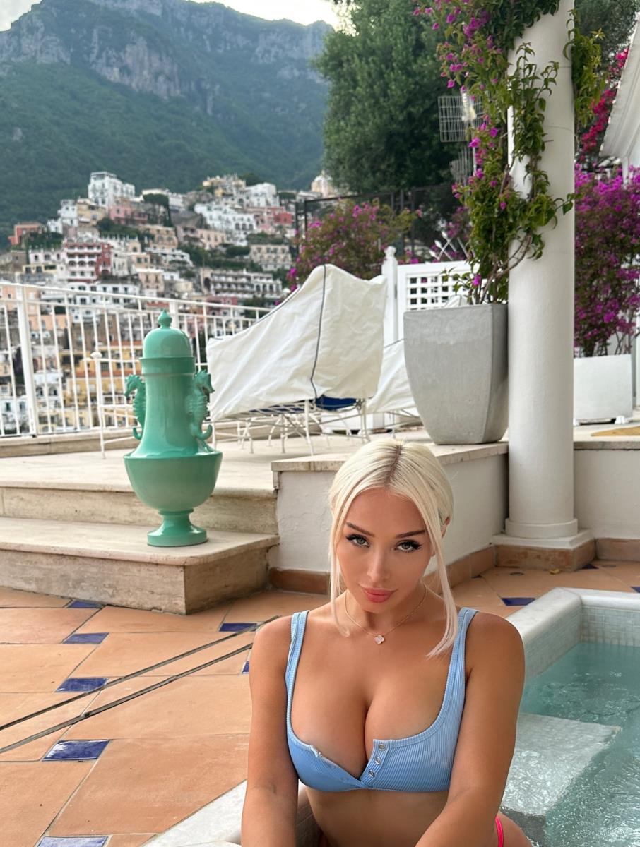 Danijela Čavez na letovanju