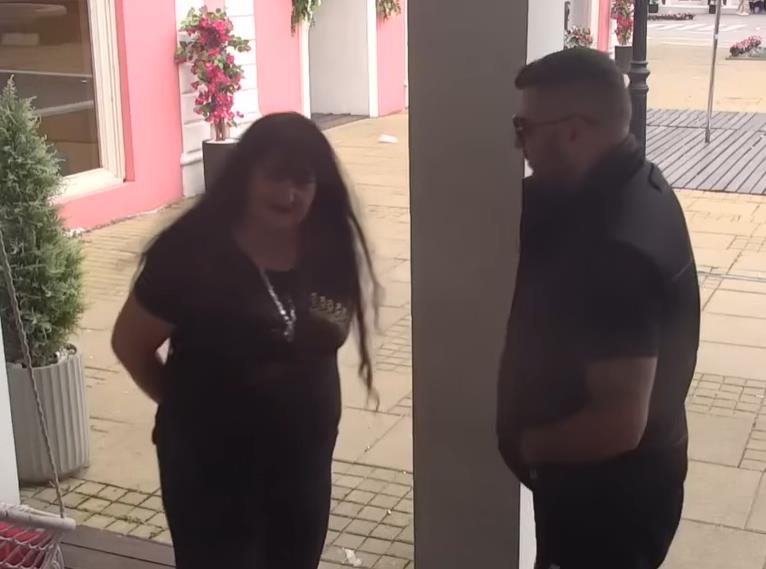 MILOSAVA ZAVUKLA ASMINU RUKE TAMO GDE JE ZABRANJENO! Uživala dok je mazila ove delove njegovog tela, kamera zumirala svaki detalj teške perverzije (VIDEO)