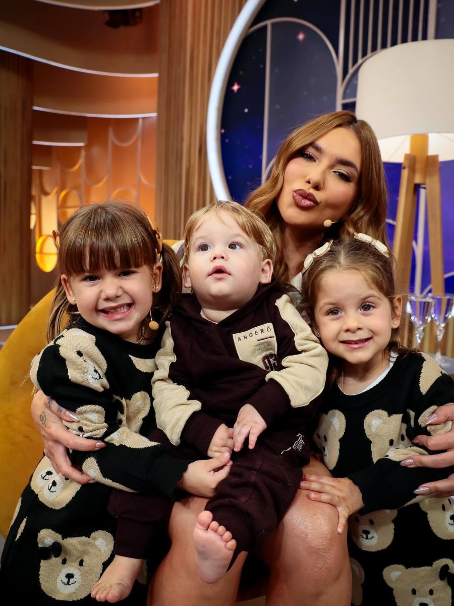 Virdžinija Fonseka sa decom