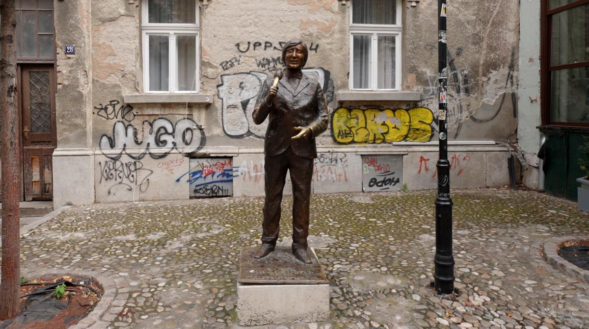 Toma Zdravković spomenik.jpg