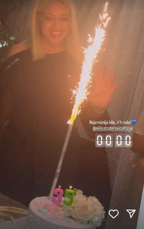 Milica Todorović pokazala trudnički stomak