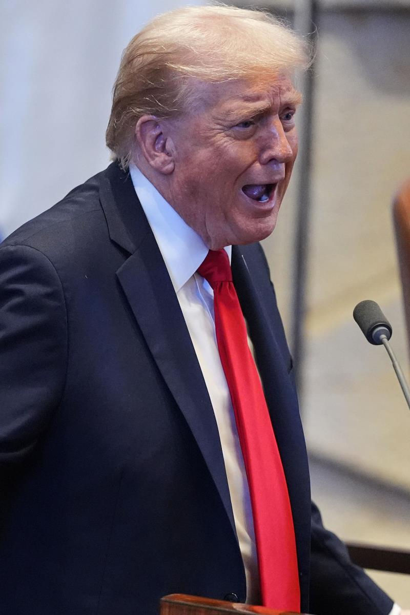 x06 AP Evan Vucci.jpg