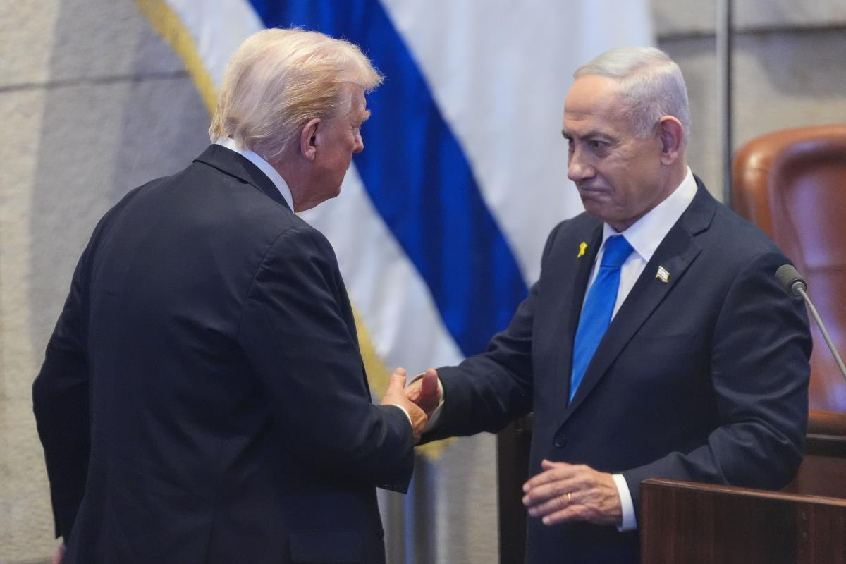 x04 AP Evan Vucci.jpg