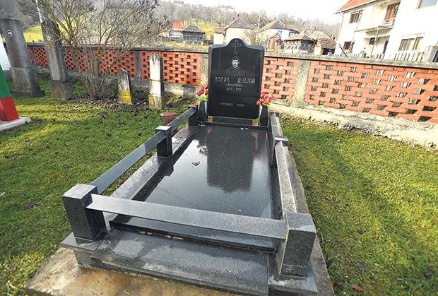grob-svestenika-dusana-vasica.jpg