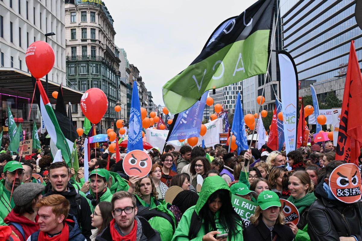 brisel04 AP Harry Nakos.jpg