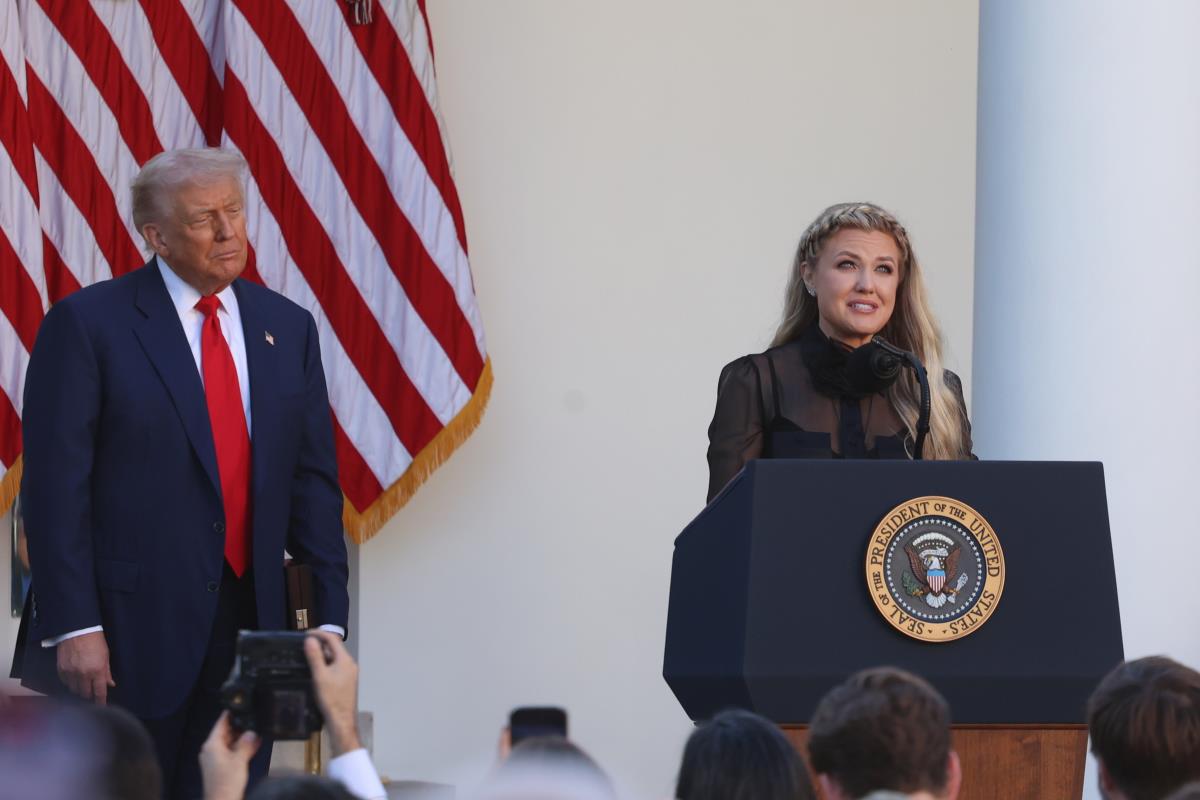 tramp01 EPA Alex Wroblewski  Pool.jpg