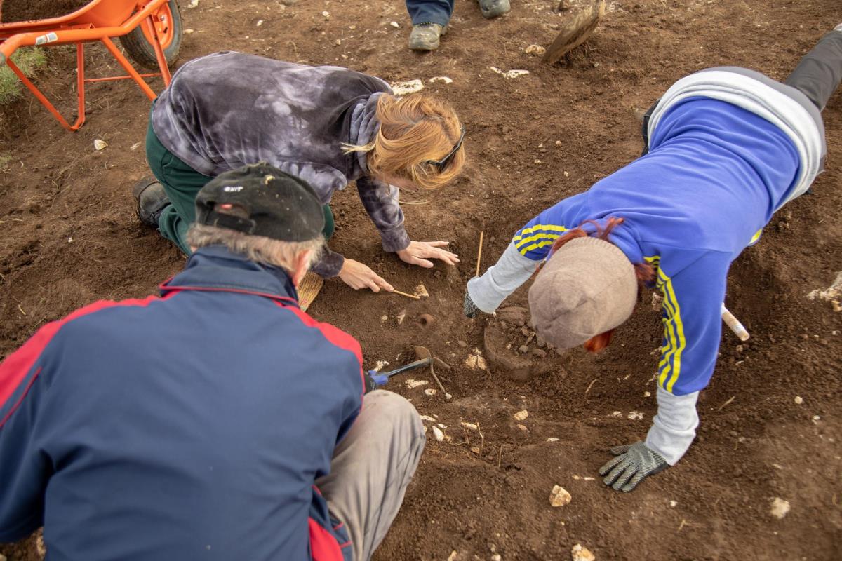 Foto - Sreten Vuković - arehološka istraživanja - urna 6.jpg