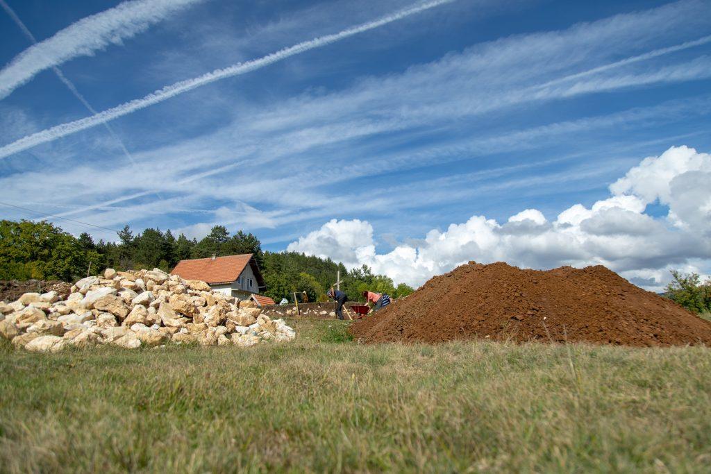 Foto - Sreten Vuković - arehološka istraživanja - urna - lokacija.jpg