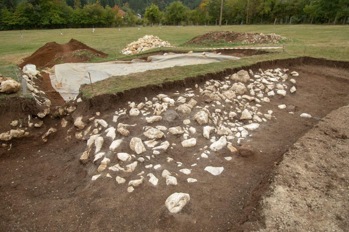 Foto - Sreten Vuković - arehološka istraživanja - urna - lokacija 2.jpg