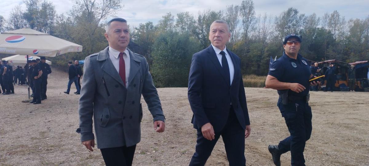 Direktor UIKS-a Dejan Carević i upravnik KPZ Požarevac (Zabela) Rodoljub Rončević.jpg