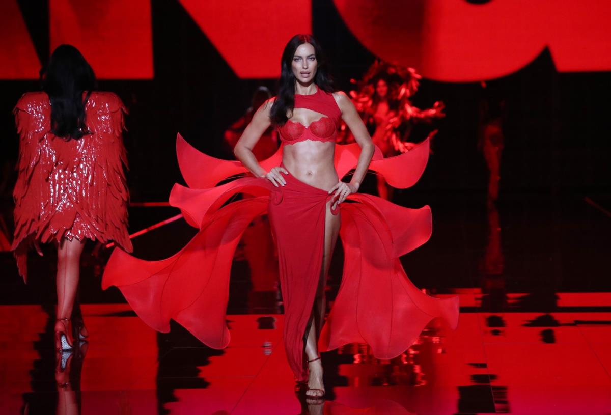 Irina Šajk, Viktorija Sikret