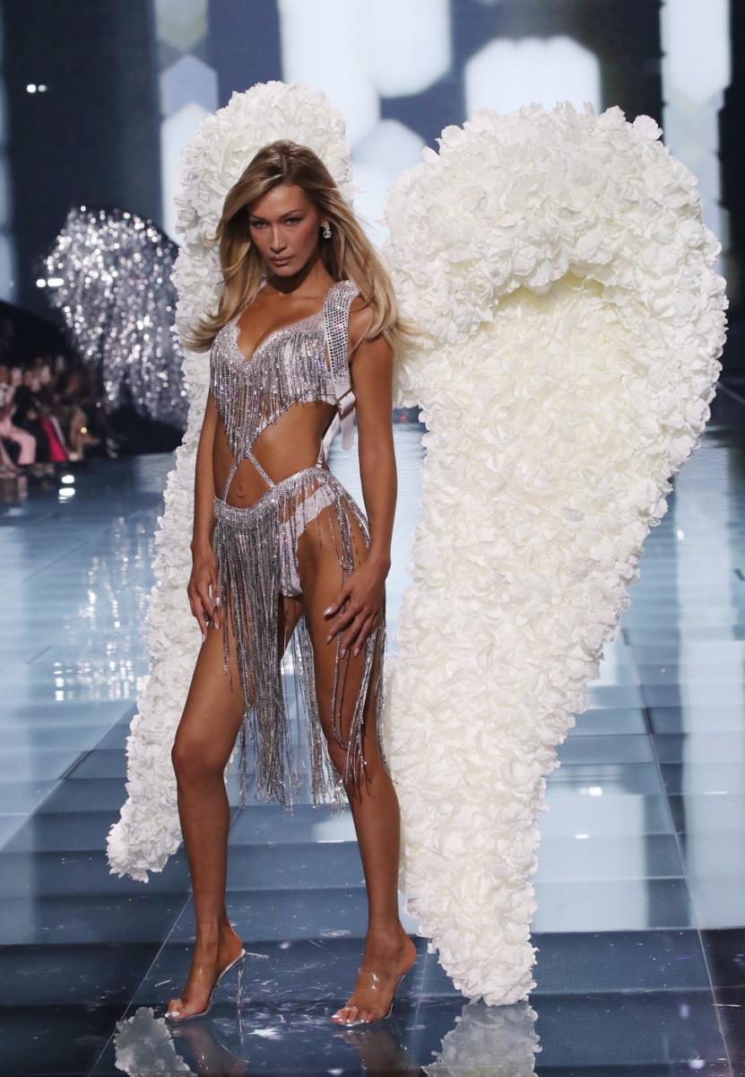 Bela Hadid, Viktorija Sikret