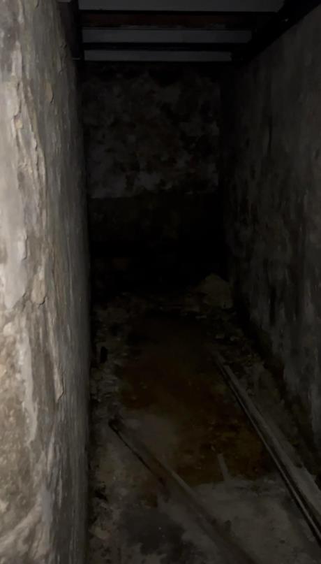 muškarac u podrumu pronašao tunel sa tajnim prostorijama (5).png