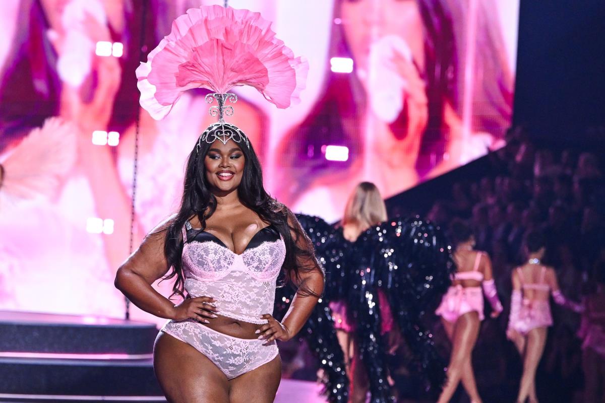 Prešes Li na reviji Victoria secret