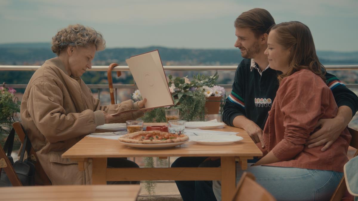 Kadar iz filma Belo se pere na devedeset.jpg