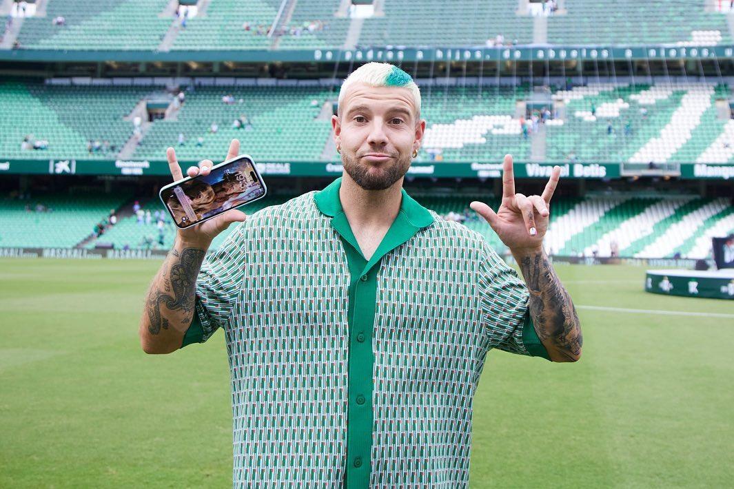 Bizarno: Fudbaleru Betisa žena lakira nokte