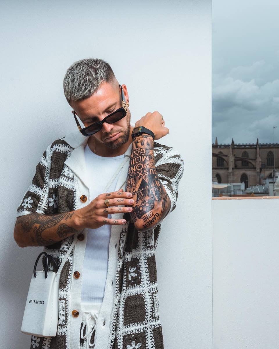 Aitor Ruibal pokazuje tetovaže