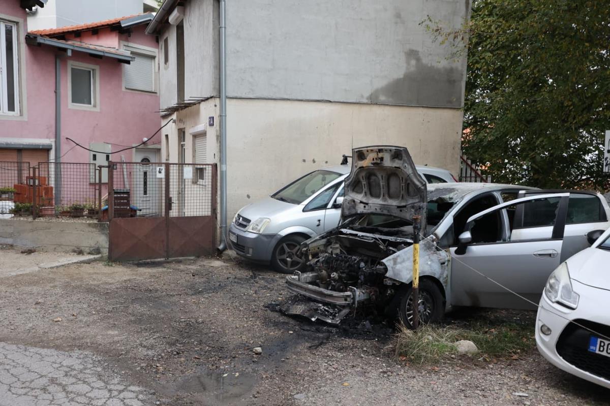 bomba zapaljen automobil karaburma (11).jpg